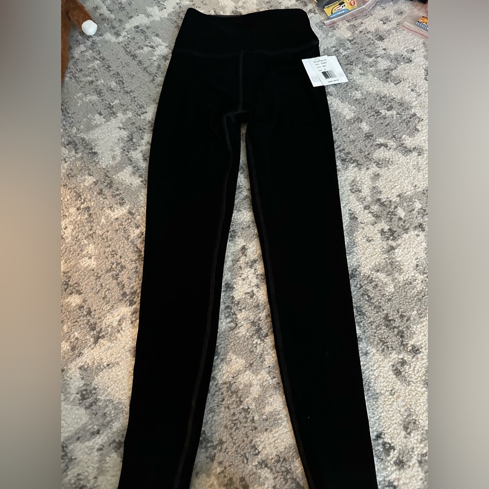 NEW WITH TAGS BEYOND YOGA VELVET LEGGINGS SMALL